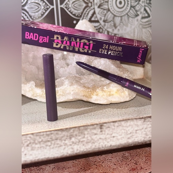 Benefit La Matte Color Drenched Matte Lipstick - Picture 4 of 5